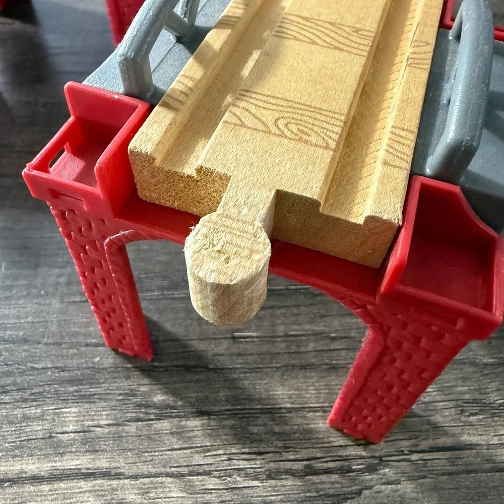 Thomas Wooden Railway Stacking Risers Red Good Bridge Support Track